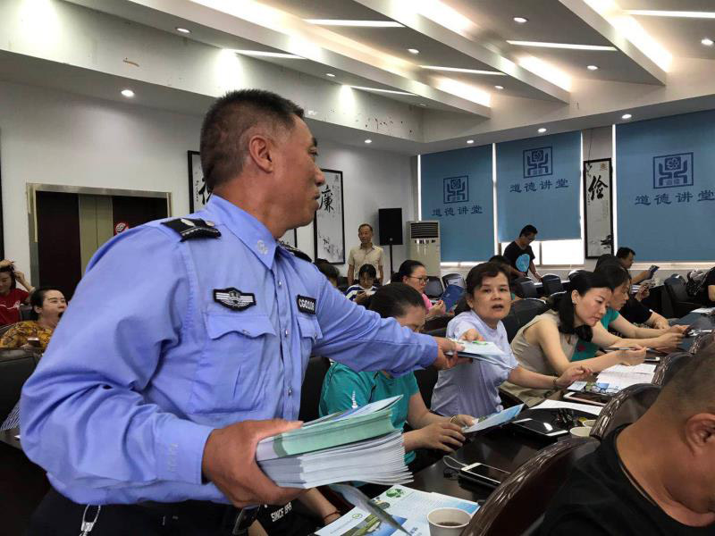 长沙市环境科学学会秘书长出席长沙市芙蓉区五里牌街道宣讲“同呼吸、共命运，坚决打赢蓝天保卫战”