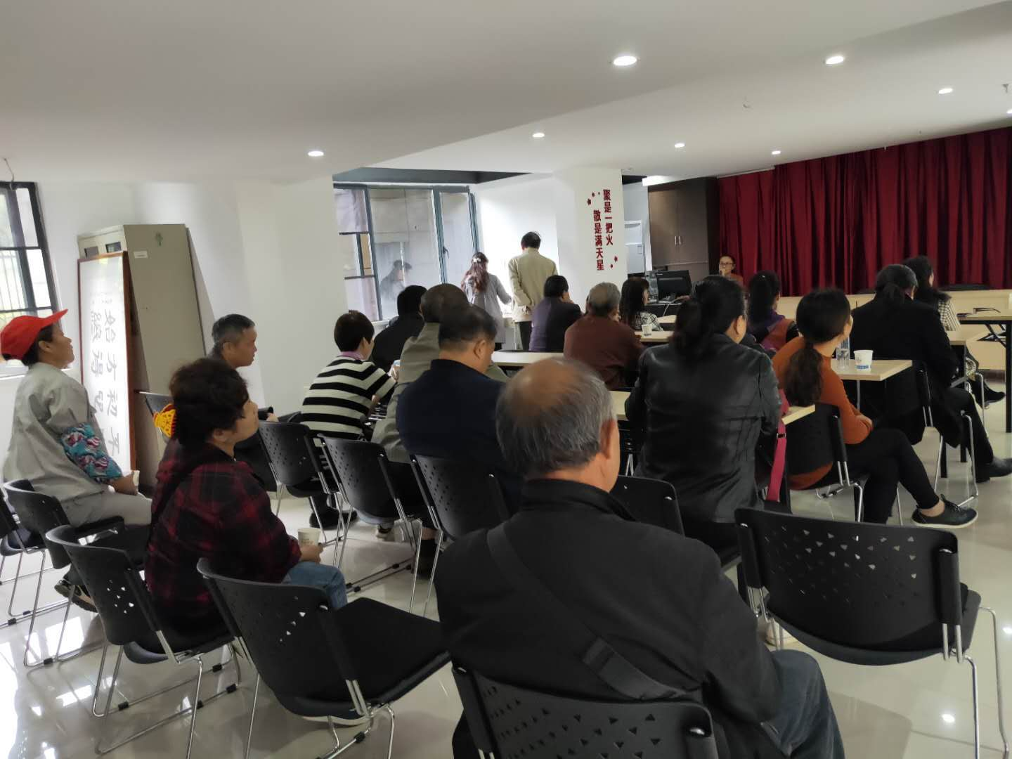 学会秘书长蒋检花受邀于裕南街街道火把山社区开展“同呼吸、共命运，坚决打赢蓝天保卫战”主题宣讲活动