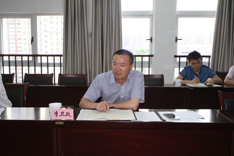 长沙市环境科学学会秘书长蒋检花与理事单位会员朱发辉一同参加市蓝天办组织的“打赢蓝天保卫战”工作座谈会